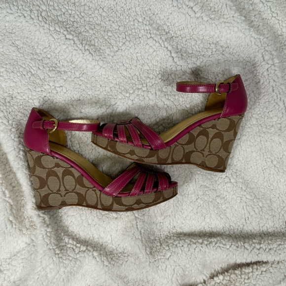 Coach fuchsia is wedge sandals size 7.5 - Picture 8 of 8